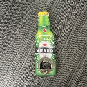 Bottle opener / magnet